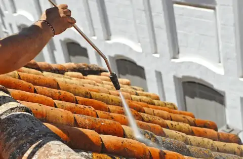 Nettoyage de toitures - Péroy-les-Gombries